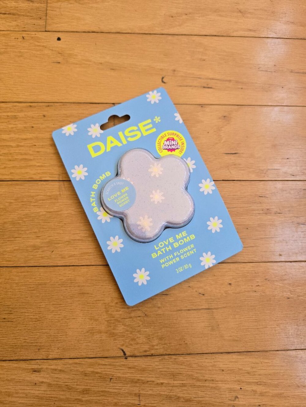 DAISE x Zuru Mini Brands Love Me Blue Floral Scent Flower Shaped Fizzy Bath Bomb